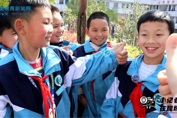 【沅陵站】凤鸣学校学生拾金不昧，警察颁发和记娱乐博娱188下载的荣誉证书（小记者 文智鹏 指导教师 石艳 ）